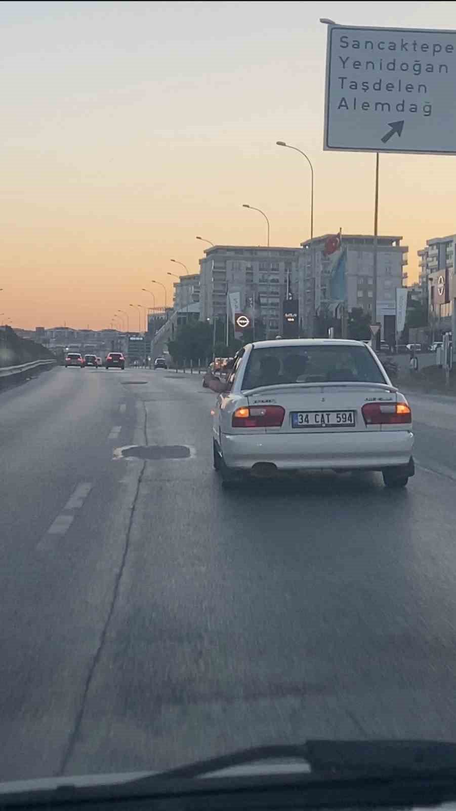 Gençlerin Tiktok videosu için tehlikeli yolculuğu kamerada