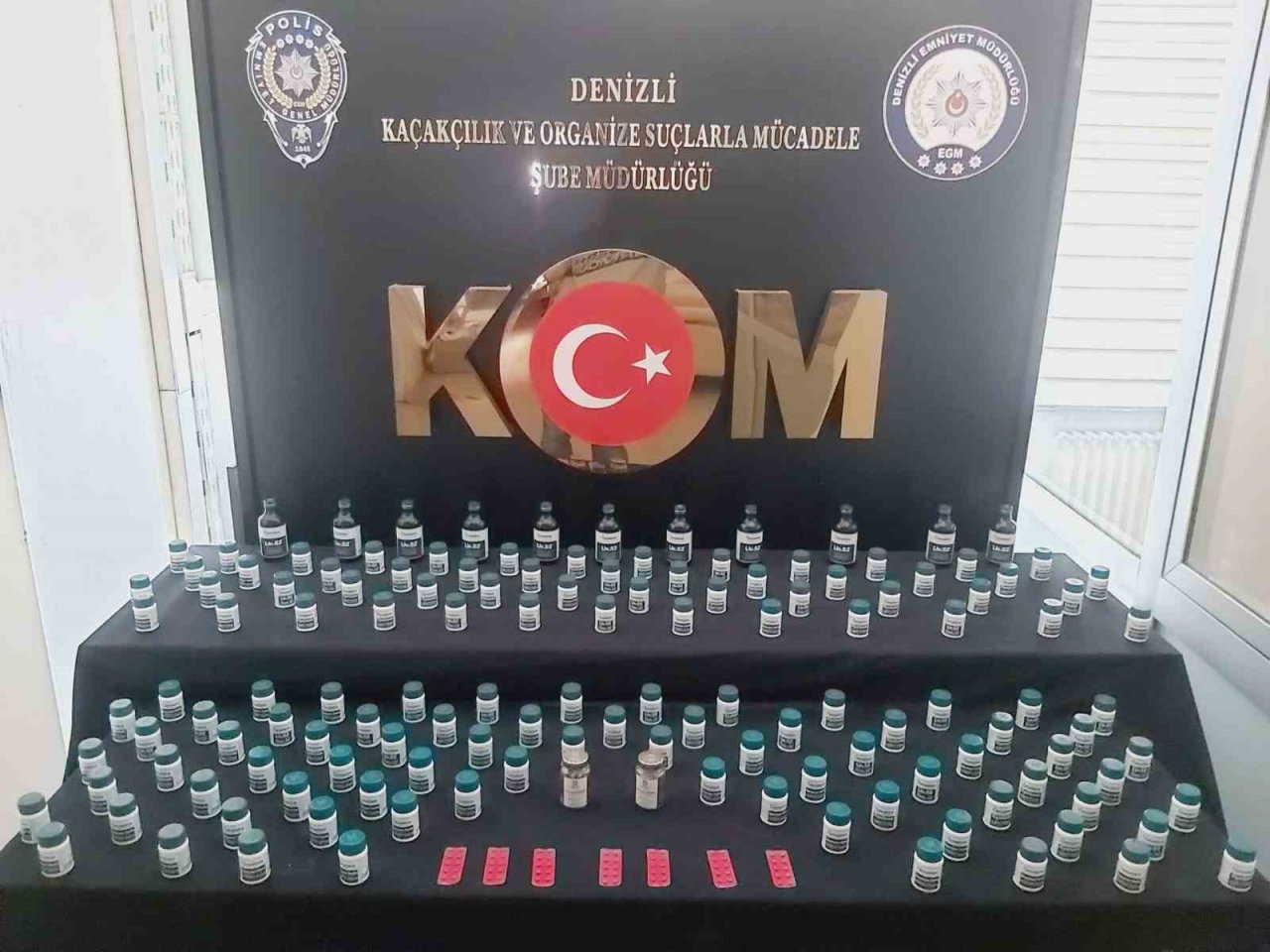 Denizli’de kaçak tütün ve cinsel içerikli hap operasyonu