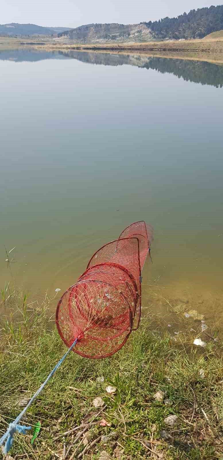 Kaçak avcıların bıraktığı 1000 metrelik ağ imha edildi