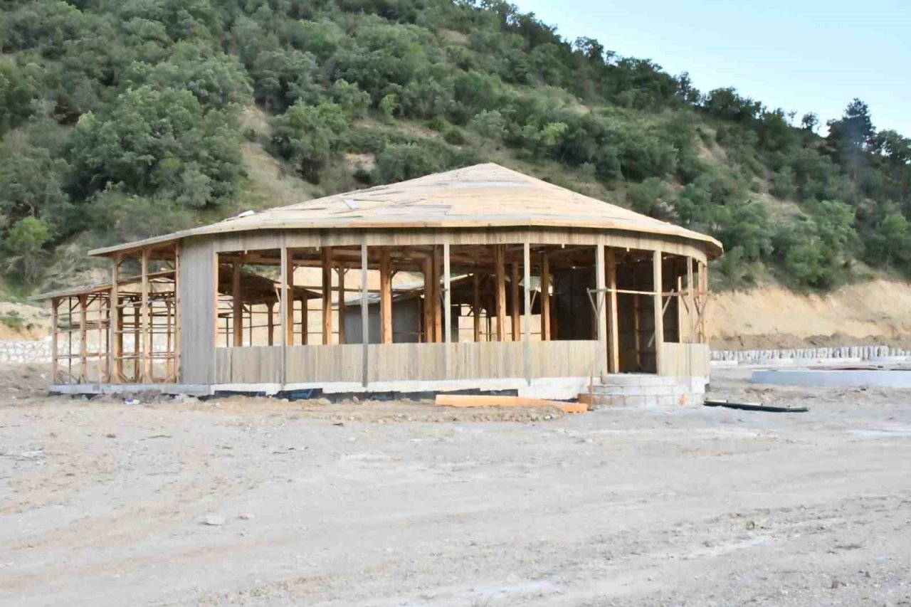 Emet mesire alanında çalışmalar devam ediyor