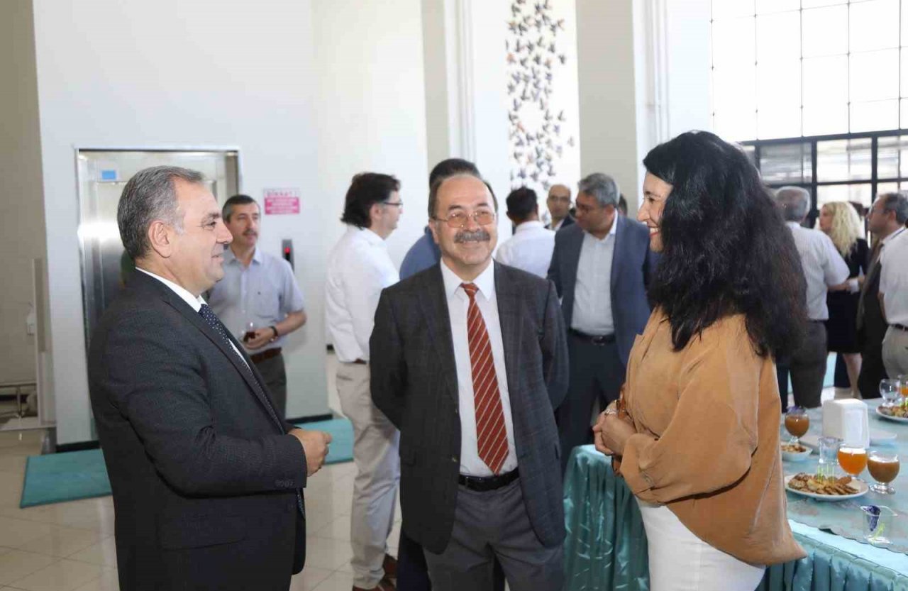 ERÜ’de bayramlaşma töreni düzenlendi