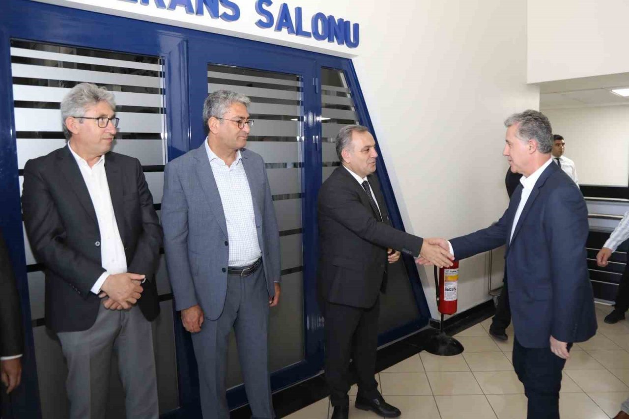 ERÜ’de bayramlaşma töreni düzenlendi