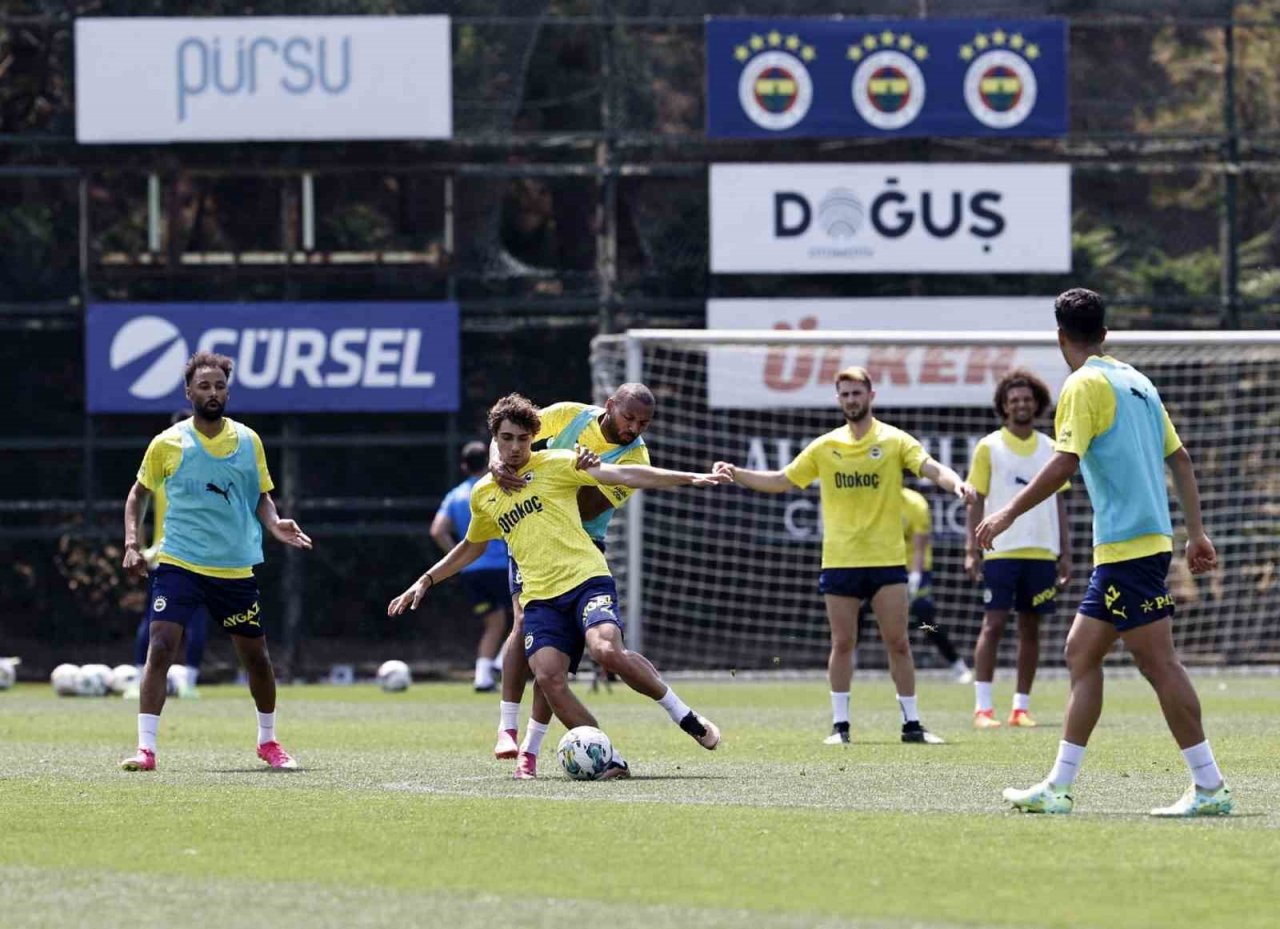 Fenerbahçe, yeni sezon hazırlıklarını sürdürdü