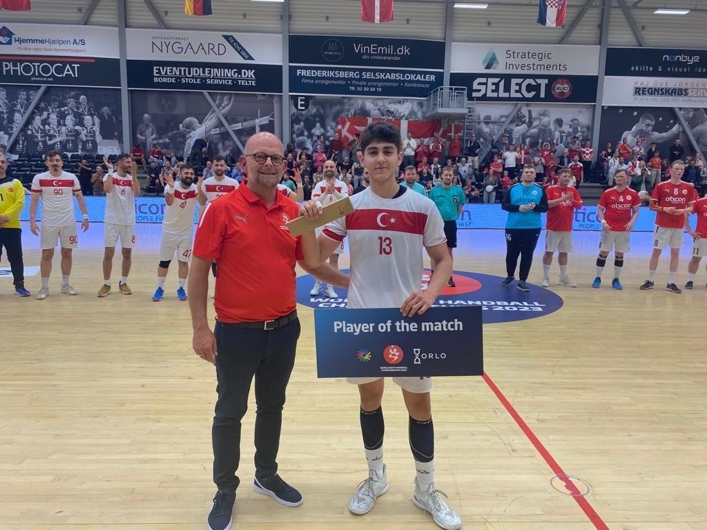 Hentbolda milliler, Danimarka’yı 34-25 mağlup etti