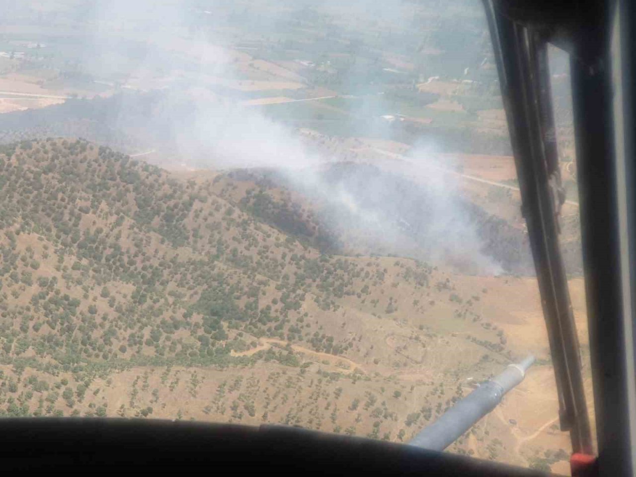 İzmir’de ormana sıçrayan yangın kontrol altında