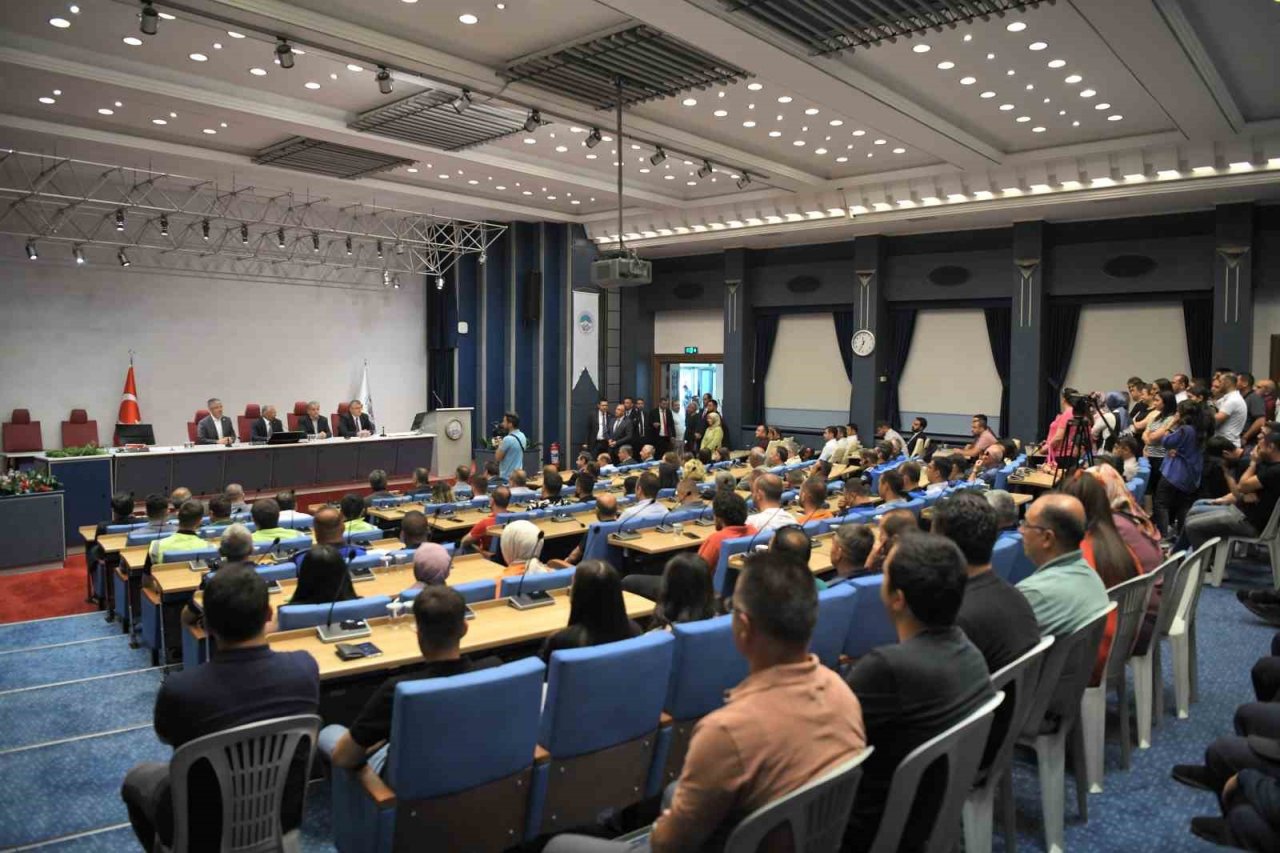 Başkan Büyükkılıç, belediye personeliyle bayramlaştı