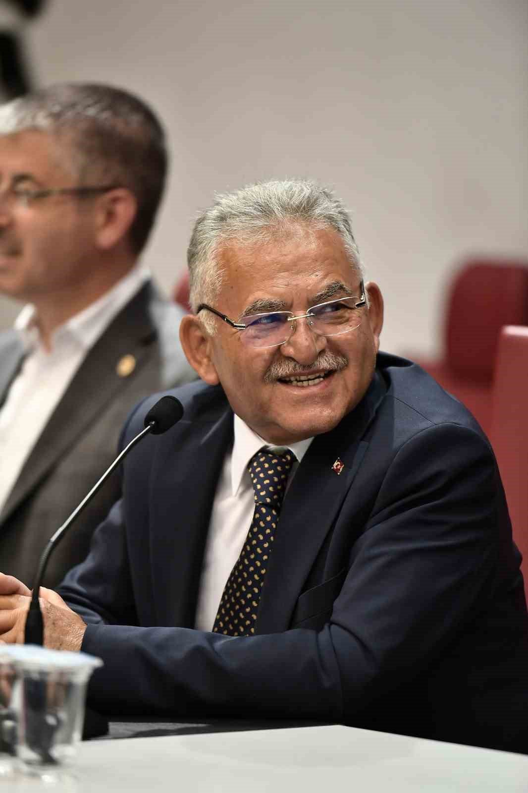 Başkan Büyükkılıç, belediye personeliyle bayramlaştı