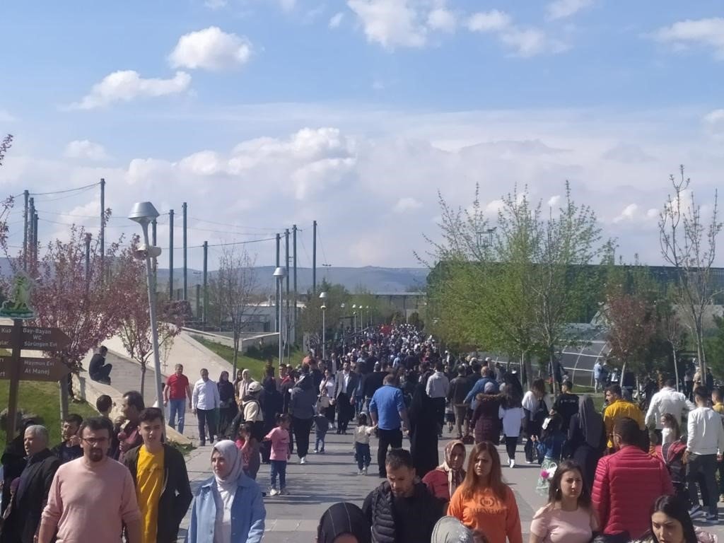 Büyükşehir Hayvanat Bahçesini Kurban Bayramı’nda 65 bin kişi ziyaret etti