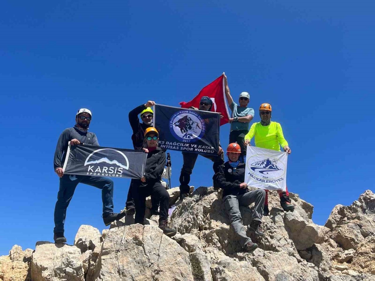 Kayserili Dağcılar bu kez Munzur Dağı’na tırmandı