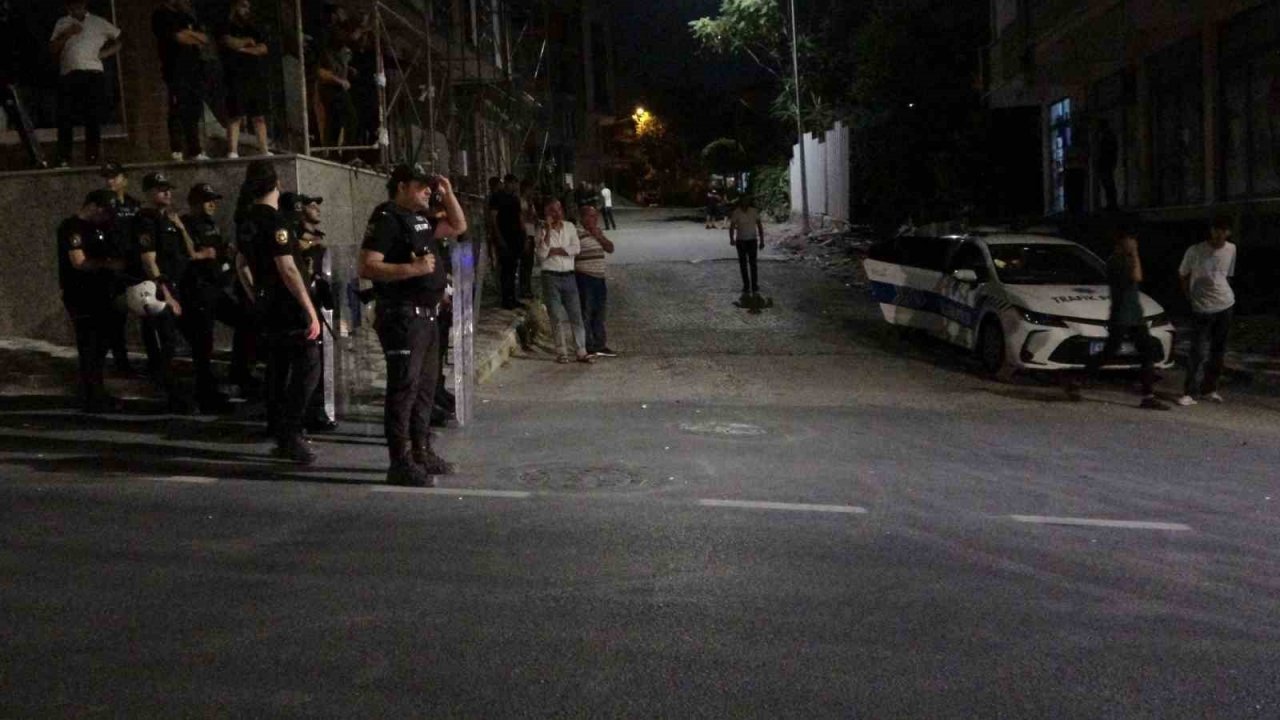 İlçede çıkan kavga büyüdü, olaylara çevik kuvvet müdahale etti