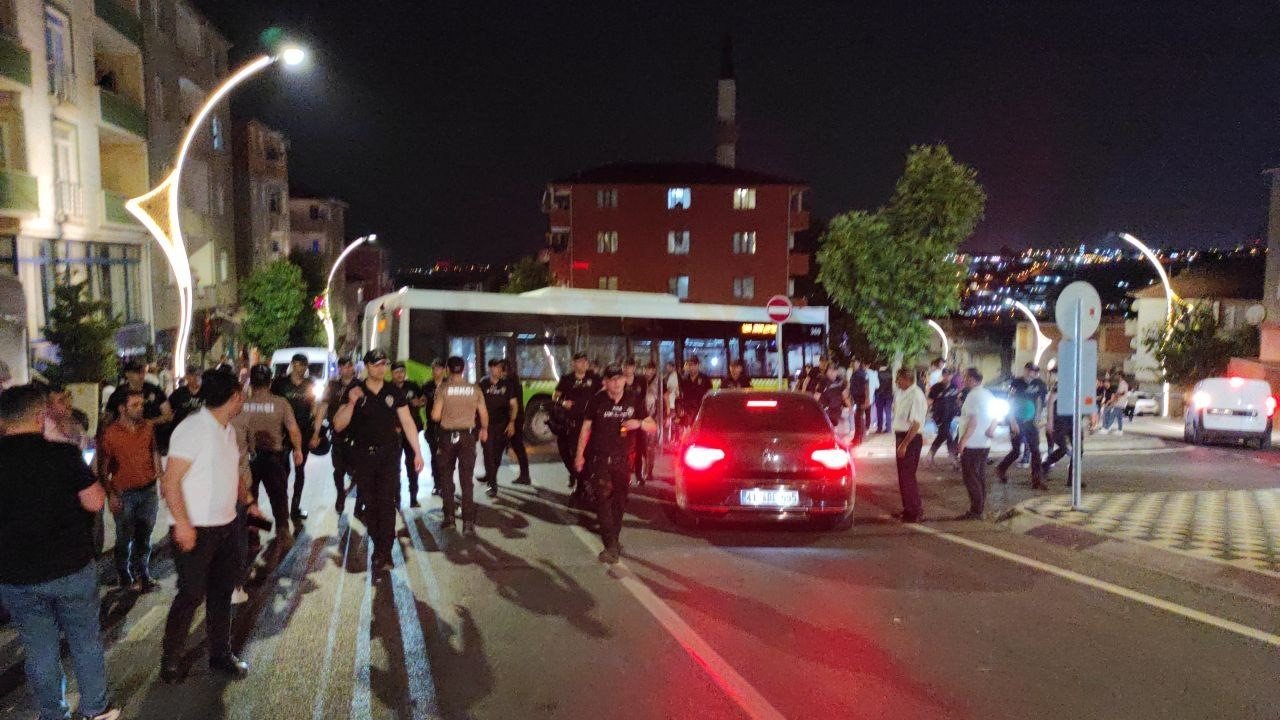 İlçede çıkan kavga büyüdü, olaylara çevik kuvvet müdahale etti