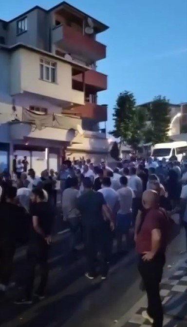 İlçede çıkan kavga büyüdü, olaylara çevik kuvvet müdahale etti