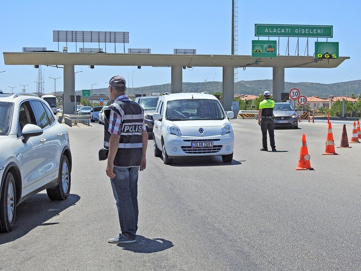 Ünlü tatil merkezi Çeşme’ye bayramda 217 bini aşkın araç giriş yaptı