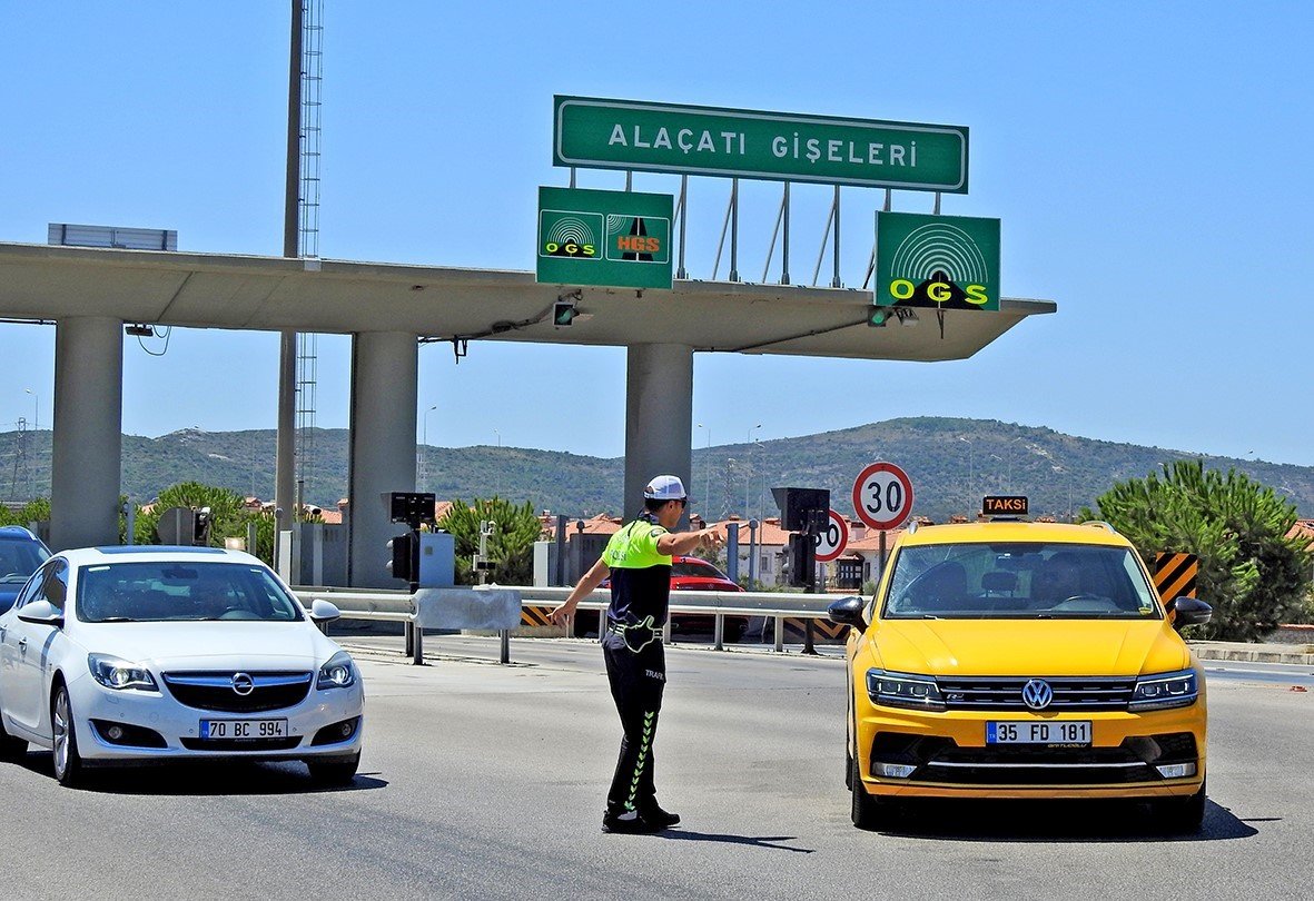 Ünlü tatil merkezi Çeşme’ye bayramda 217 bini aşkın araç giriş yaptı