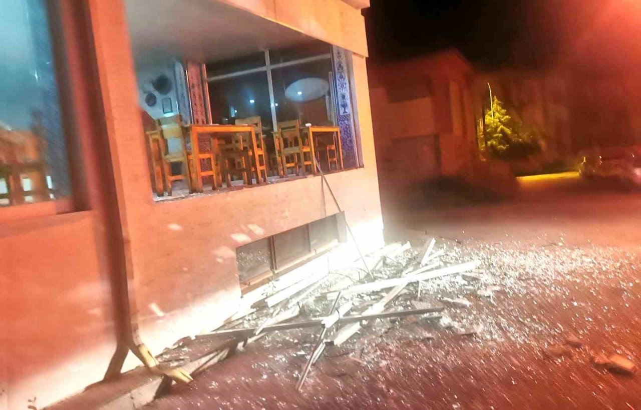 Kütahya’da bir pide fırınında doğalgaz sıkışması sonucu patlama meydana geldi