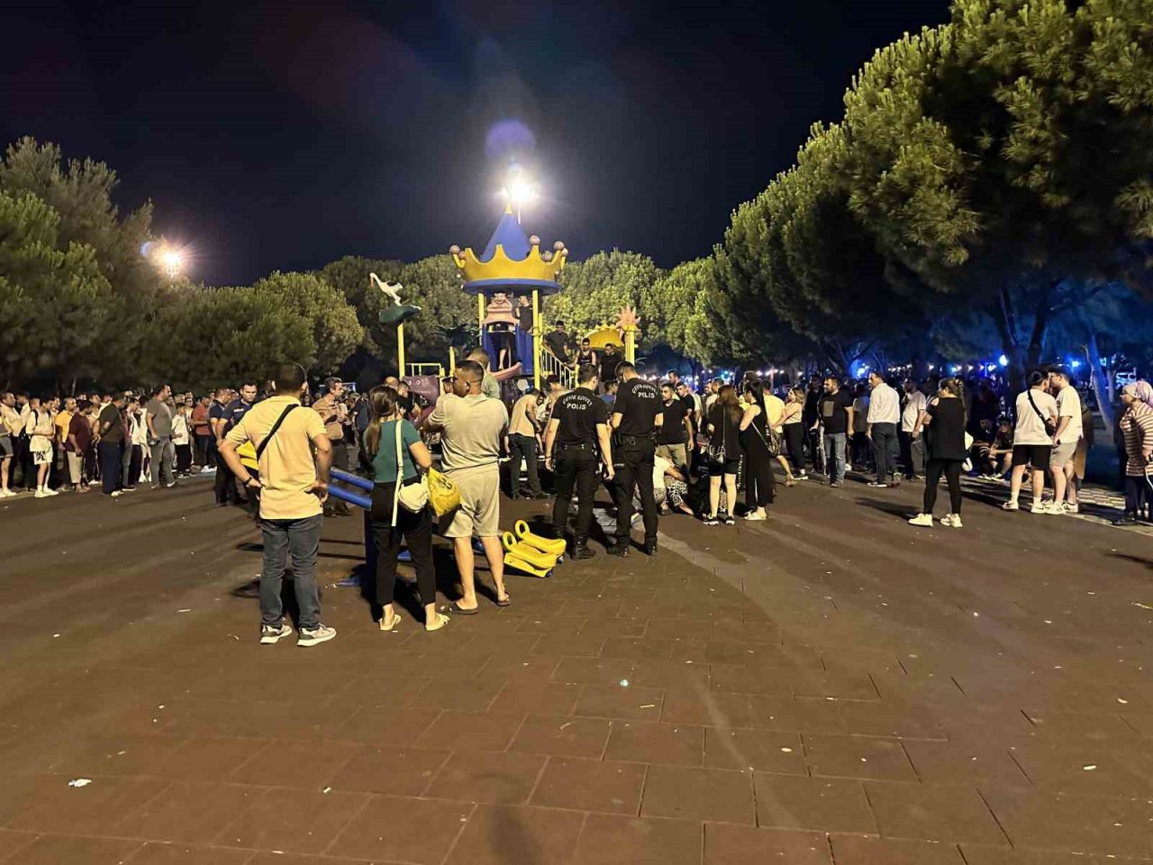 Çocuk parkında silahla yaralanan şahıs hayatını kaybetti