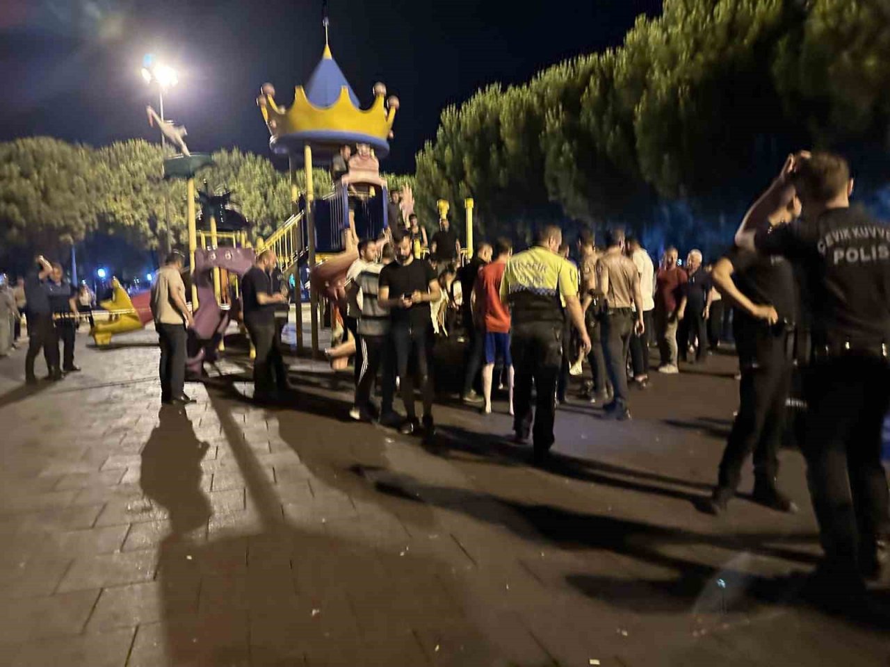 Çocuk parkında silahla yaralanan şahıs hayatını kaybetti