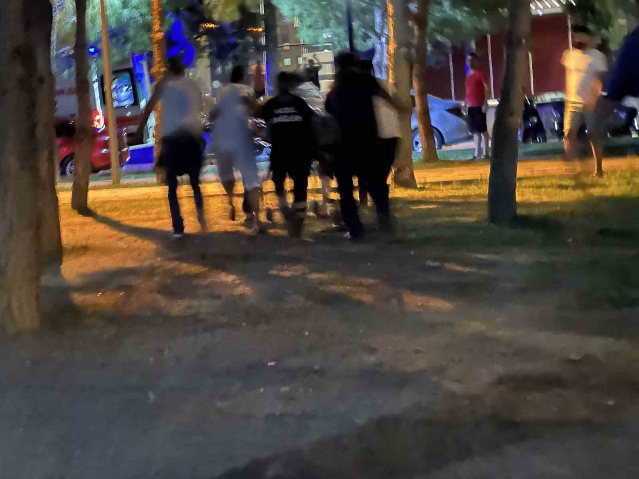 Çocuk parkında silahla yaralanan şahıs hayatını kaybetti