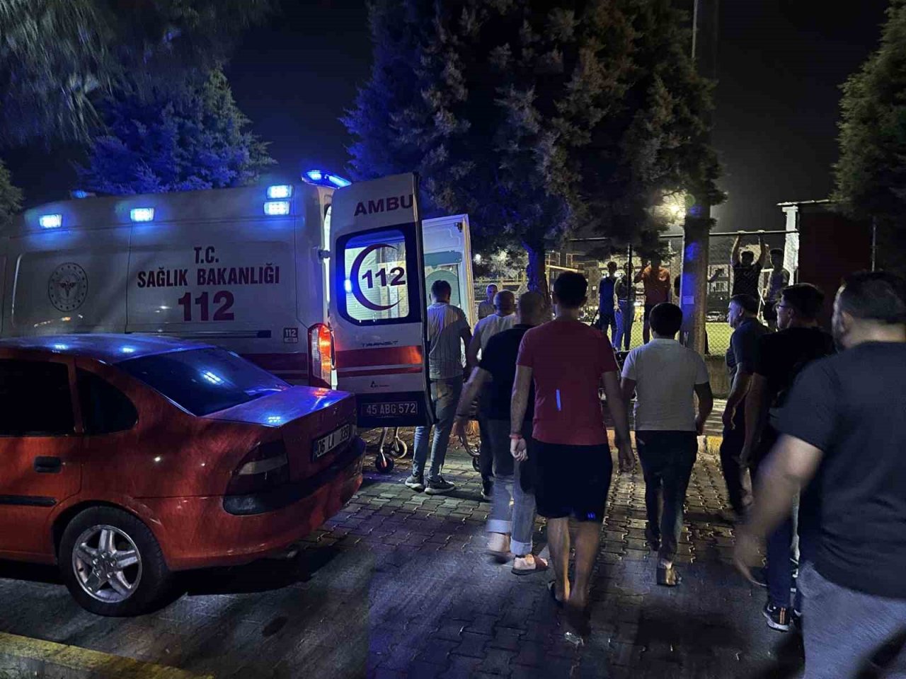 Çocuk parkında silahla yaralanan şahıs hayatını kaybetti