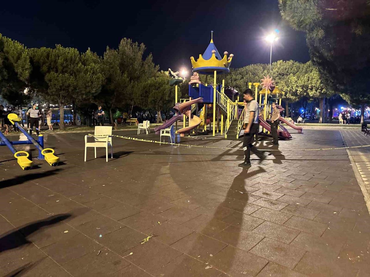 Çocuk parkında silahla yaralanan şahıs hayatını kaybetti