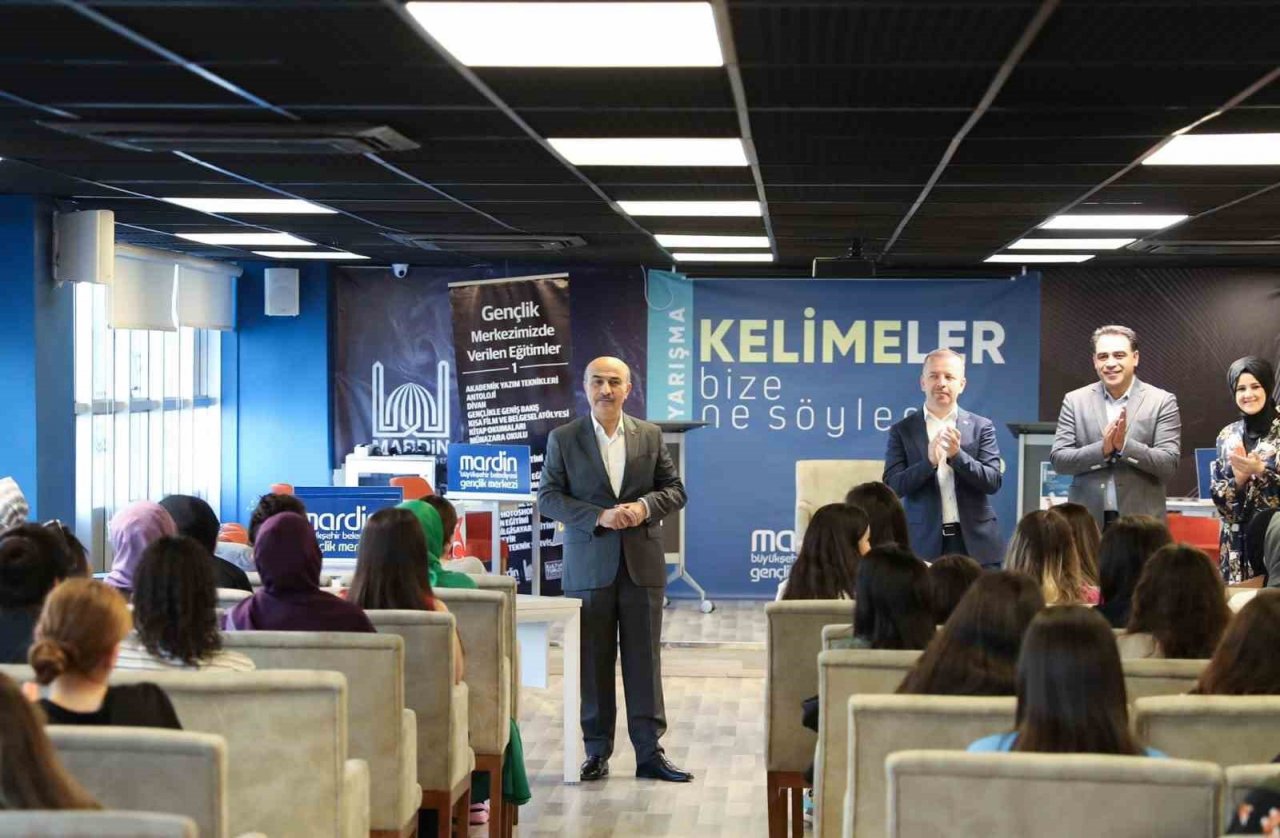 Mardin Valisi Demirtaş, Samsun gezisine katılan gençleri uğurladı