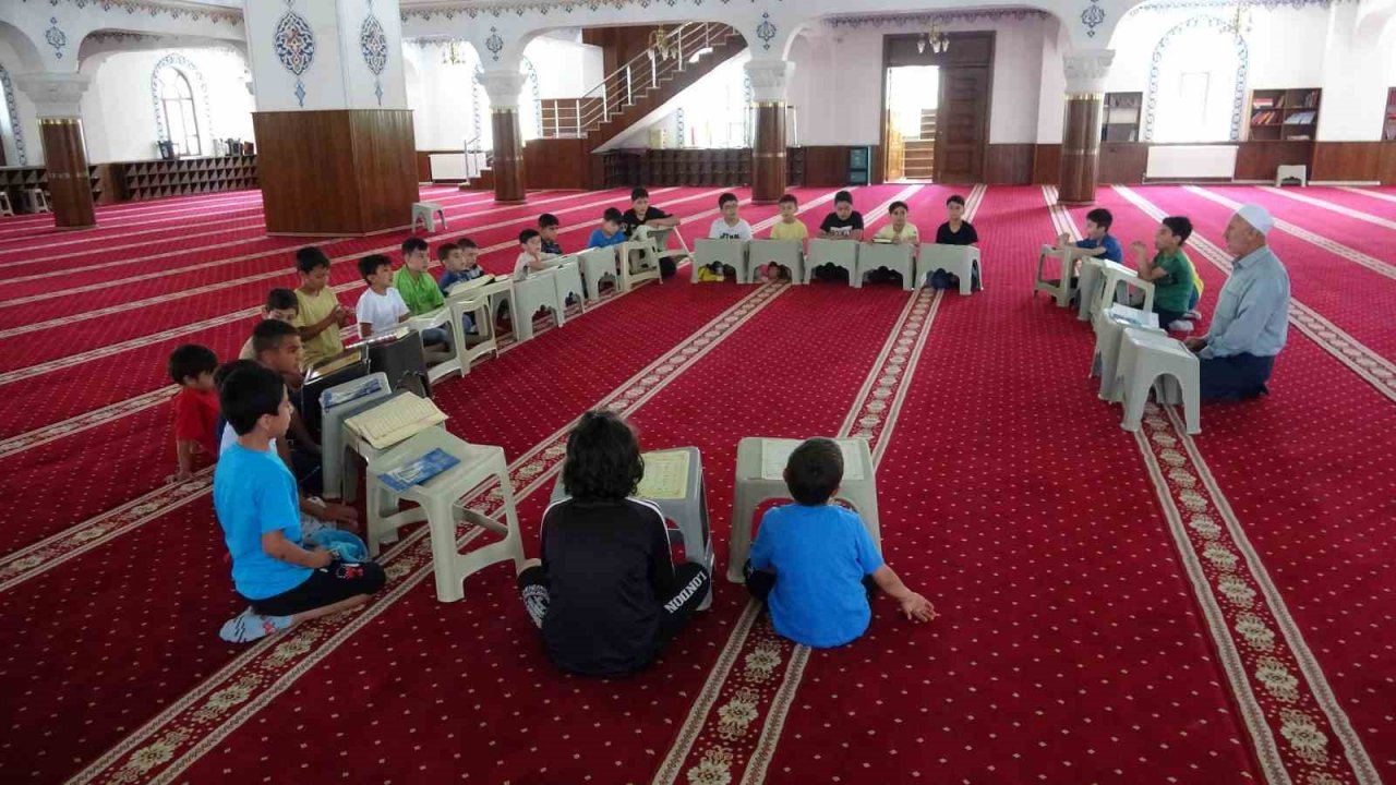 Van’da camiler çocuklarla şenlendi