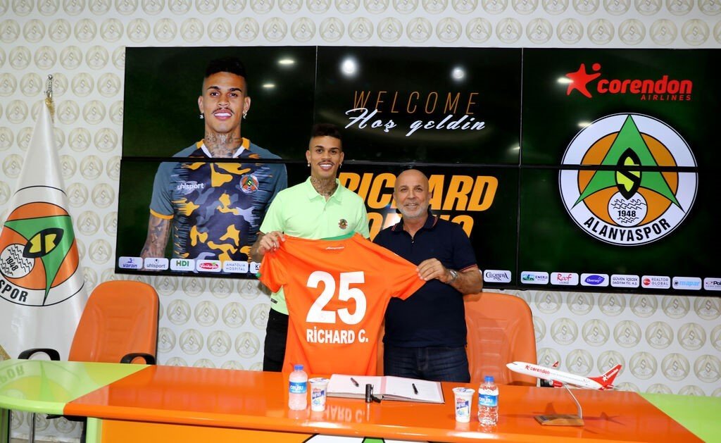 Brezilyalı orta saha Coelho, Alanyaspor’da