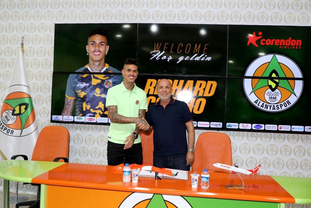 Brezilyalı orta saha Coelho, Alanyaspor’da