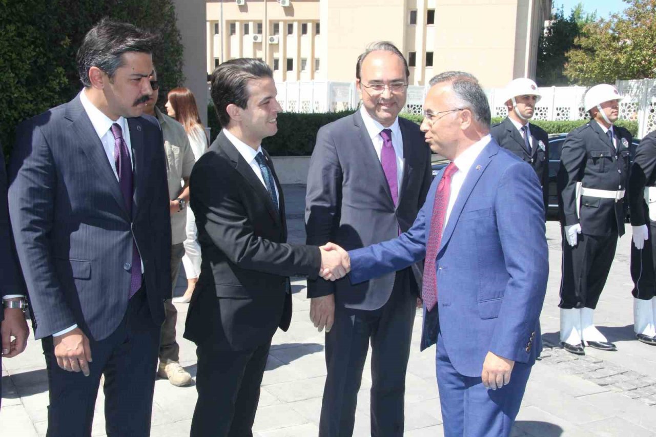 Gaziantep Valisi Kemal Çeber göreve başladı