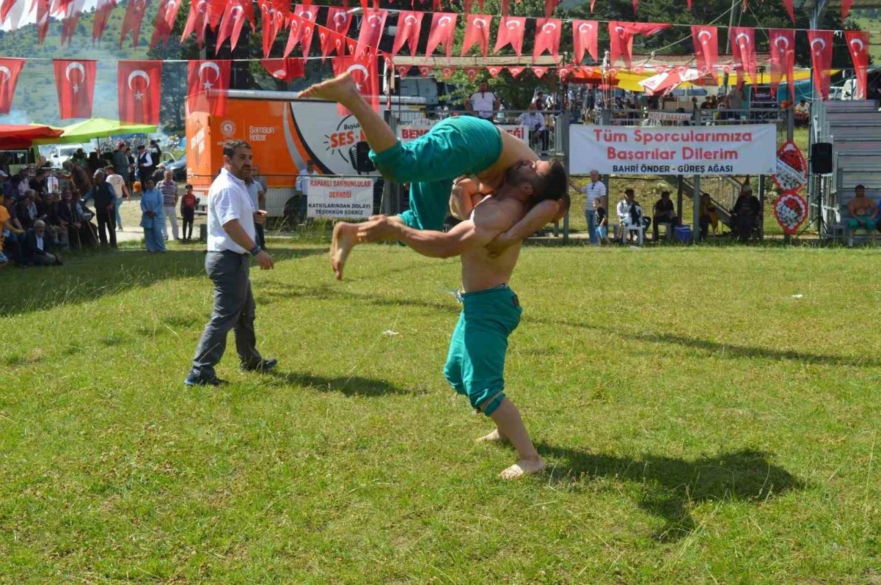 Bafra Bengü Güreşleri’nde Başpehlivan Fatih Kambur oldu