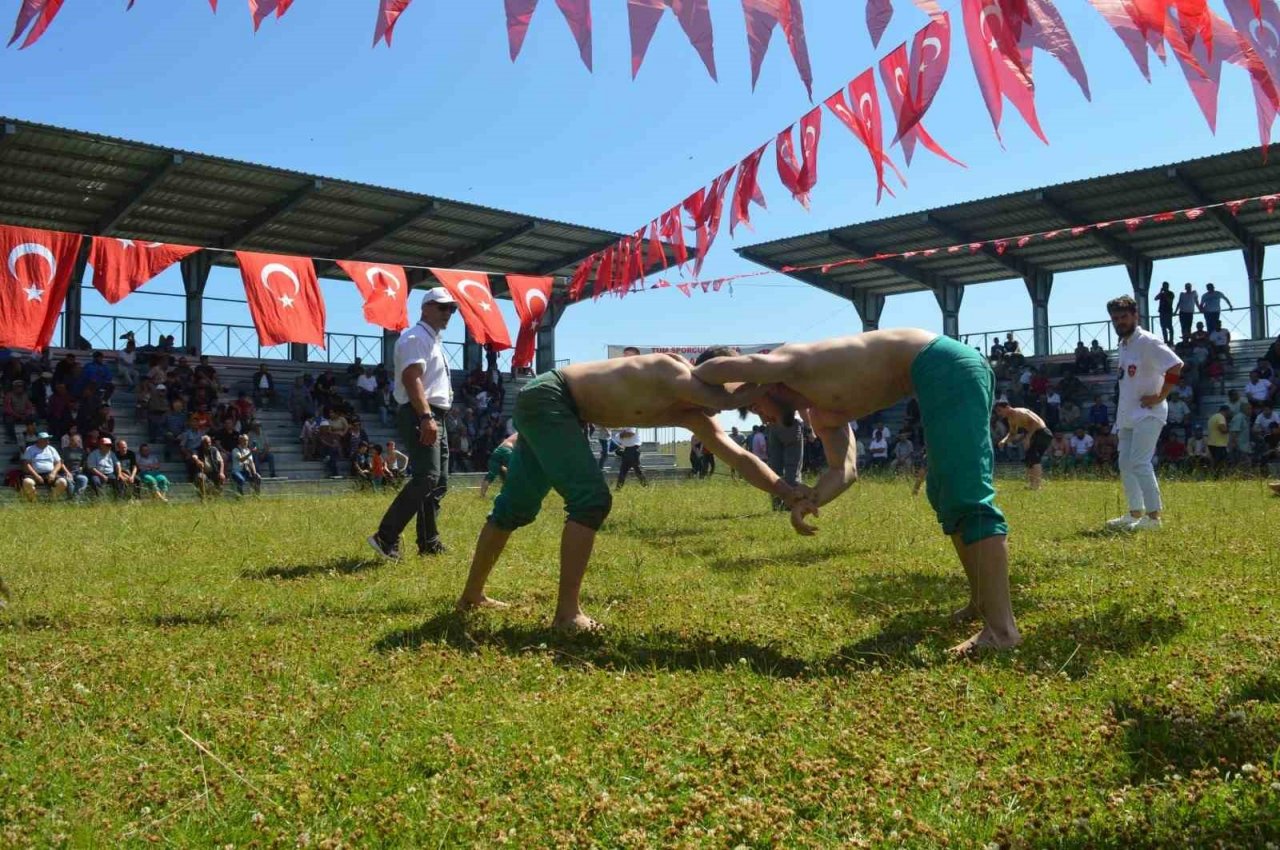Bafra Bengü Güreşleri’nde Başpehlivan Fatih Kambur oldu