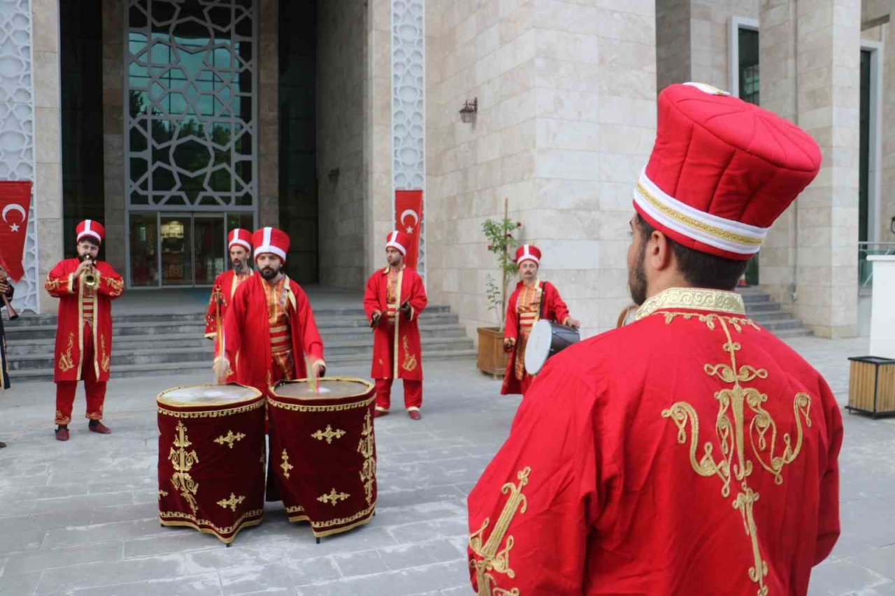 Dünyanın en eski askeri bandosu, açılan kursta yeniden canlanıyor