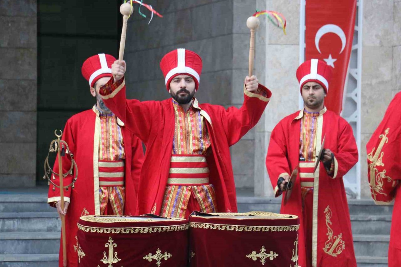 Dünyanın en eski askeri bandosu, açılan kursta yeniden canlanıyor