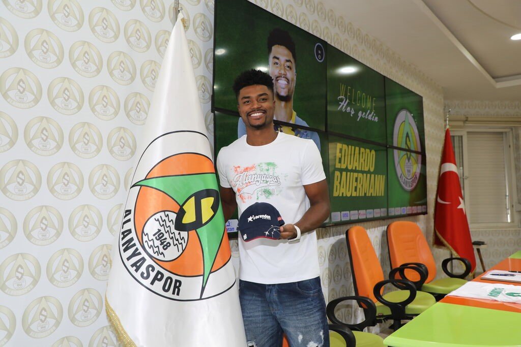 Alanyaspor’a Brezilyalı defans