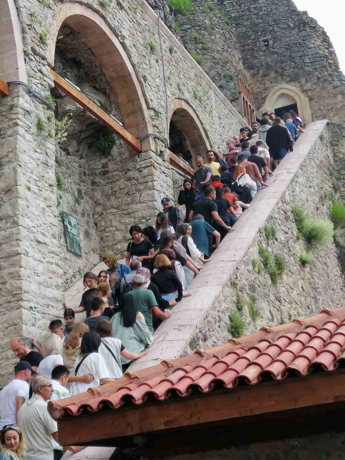 Sümela Manastırı’nı Kurban Bayramı tatilinde 20 bine yakın turist ziyaret etti