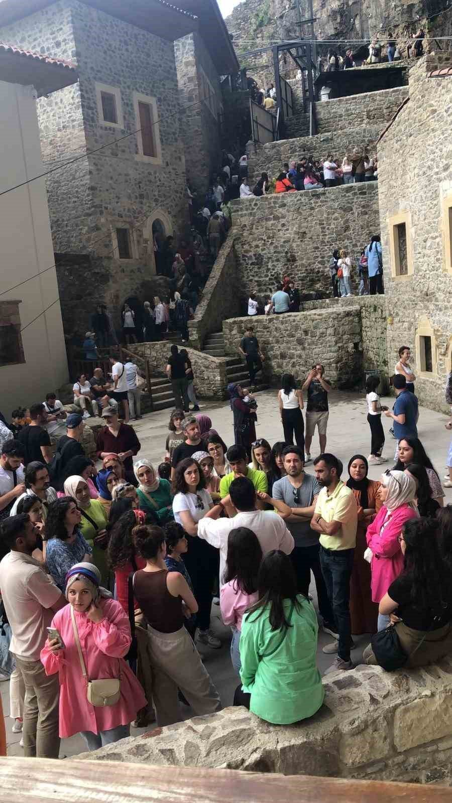 Sümela Manastırı’nı Kurban Bayramı tatilinde 20 bine yakın turist ziyaret etti