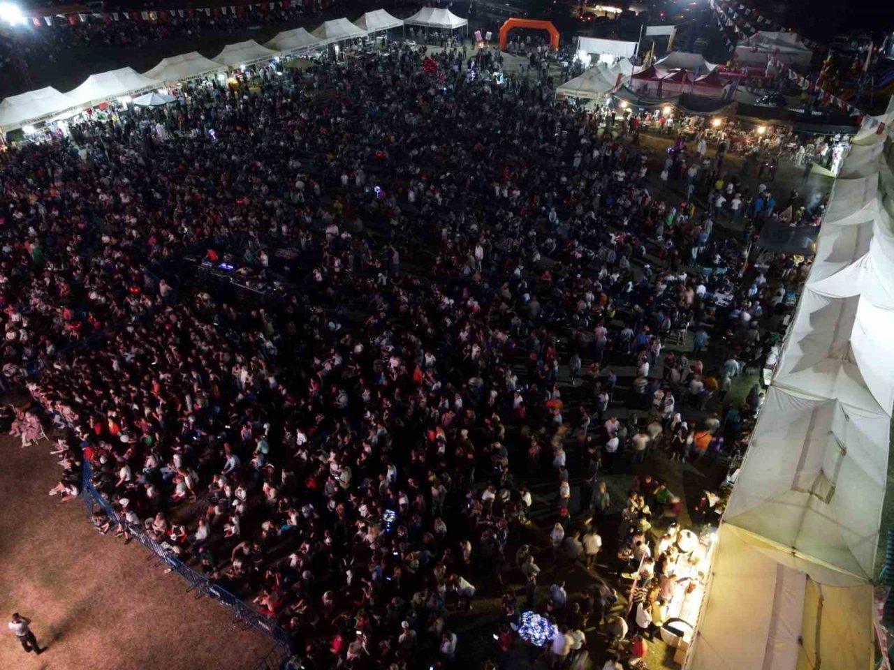 Sakiler grubu Tekirdağ’da konser verdi