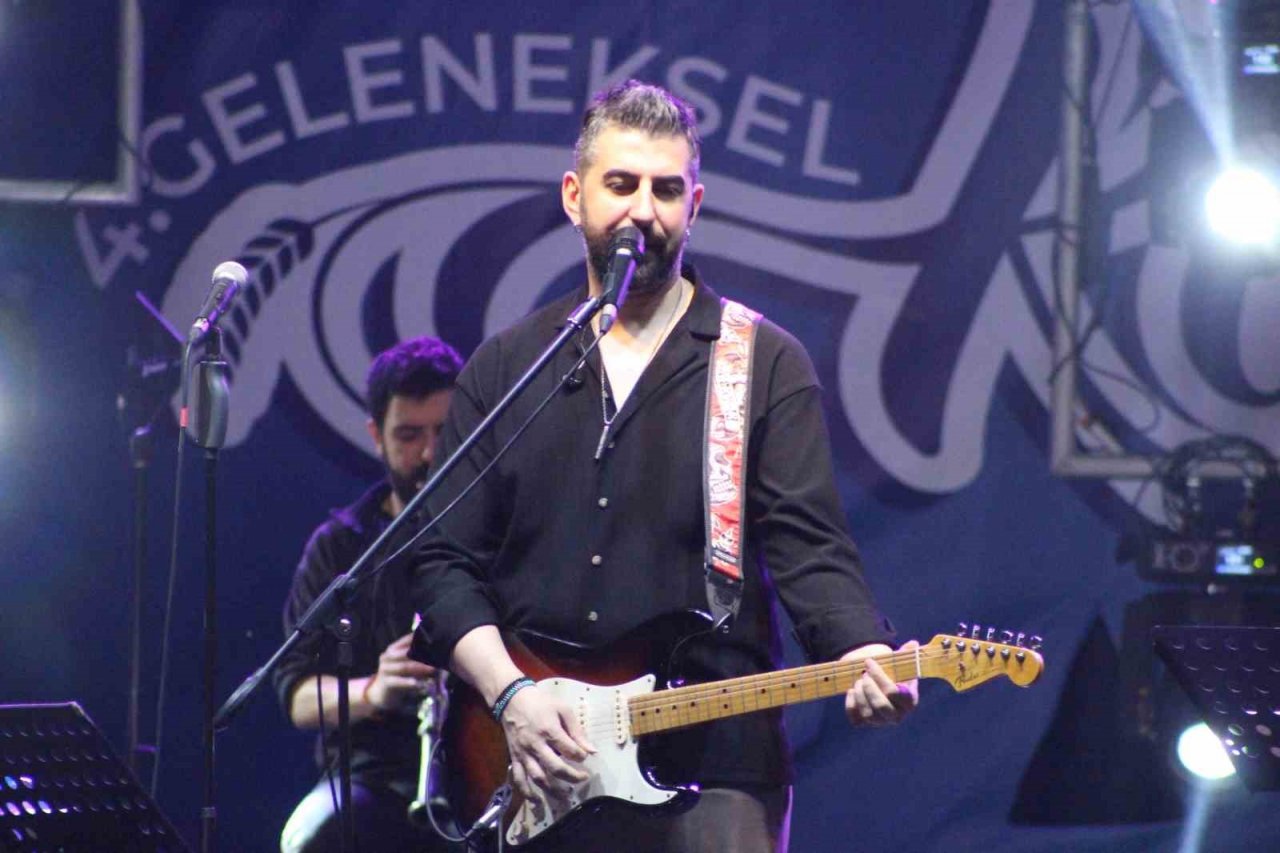 Sakiler grubu Tekirdağ’da konser verdi