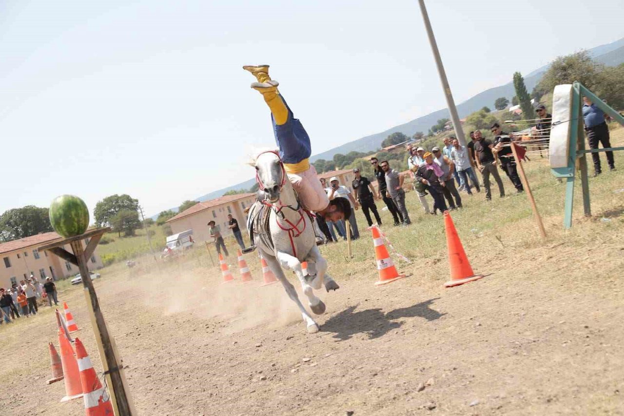 İvrindi’de rahvan at yarışı coşkusu