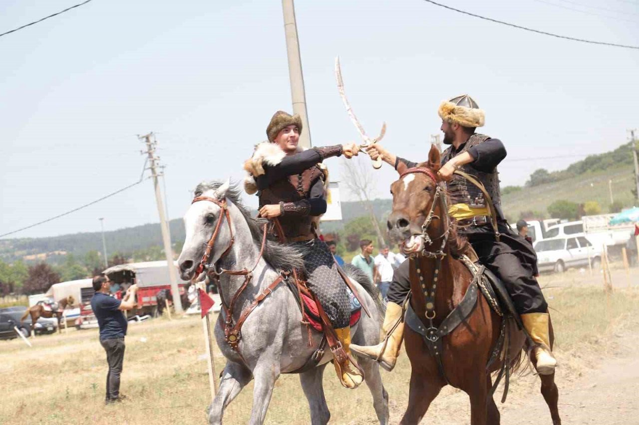 İvrindi’de rahvan at yarışı coşkusu