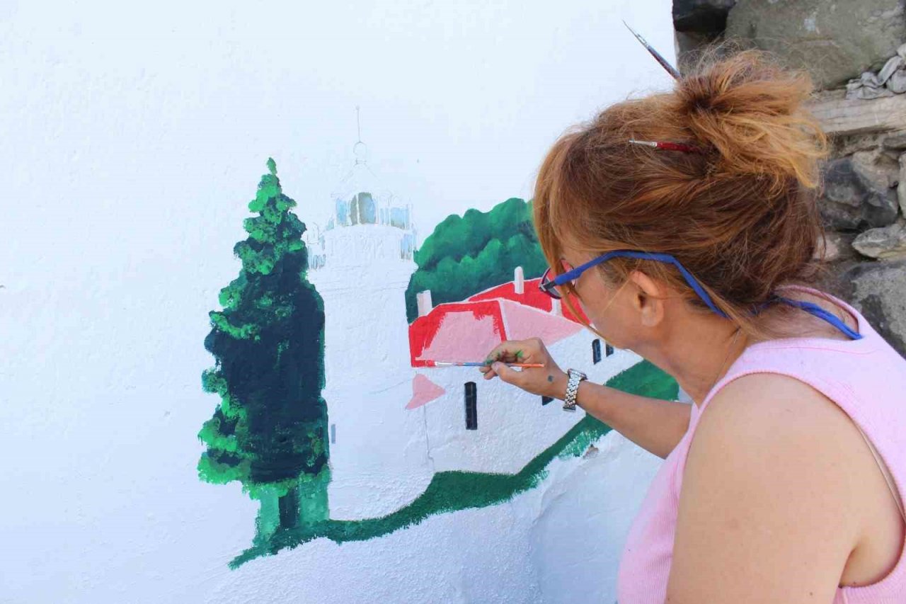 Akkuyu meydanı duvar resimleri yoğun ilgi görüyor