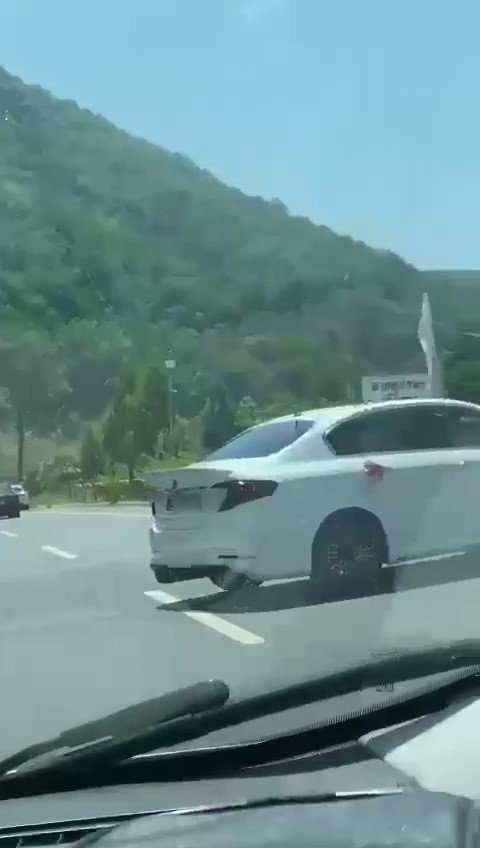 Trafiği tehlikeye atan sürücüye 4 bin 64 lira ceza: O anlar kamerada