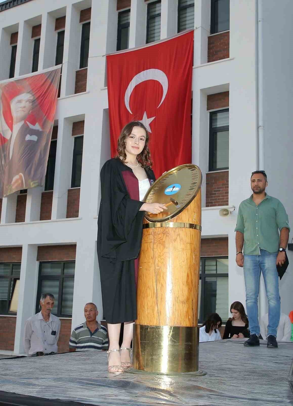 SYAL’de mezuniyet coşkusu