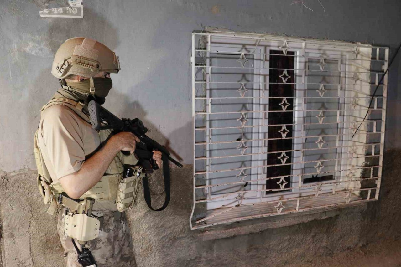 Adana’da DEAŞ operasyonu: Çok sayıda gözaltı var