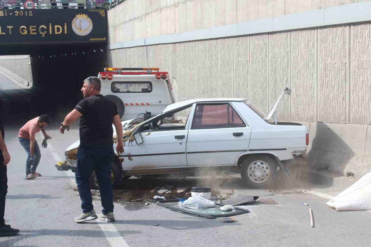 Takla atan otomobilde 2 kişi yaralandı