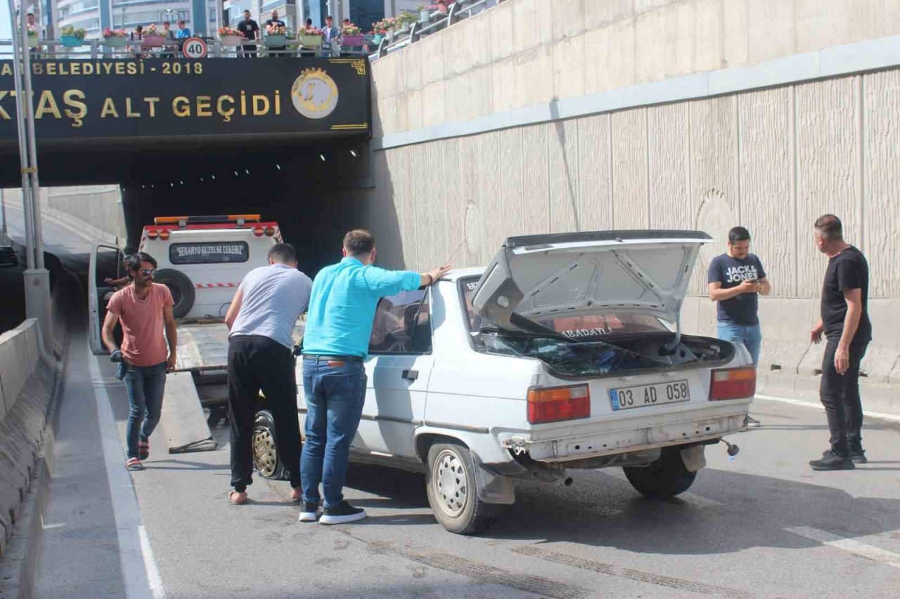 Takla atan otomobilde 2 kişi yaralandı