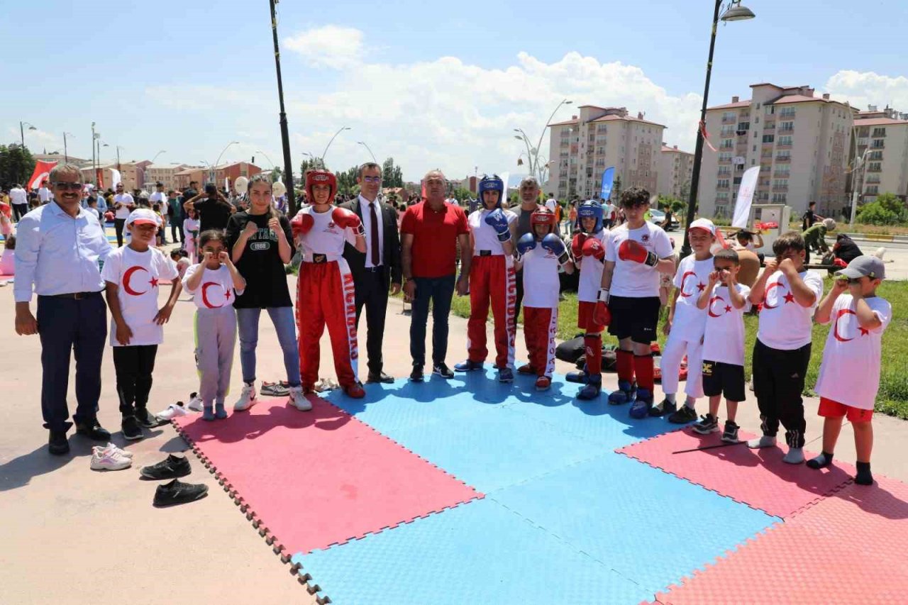 Ağrı’da spor okulları ve engelsiz spor okulları görkemli törenle açıldı