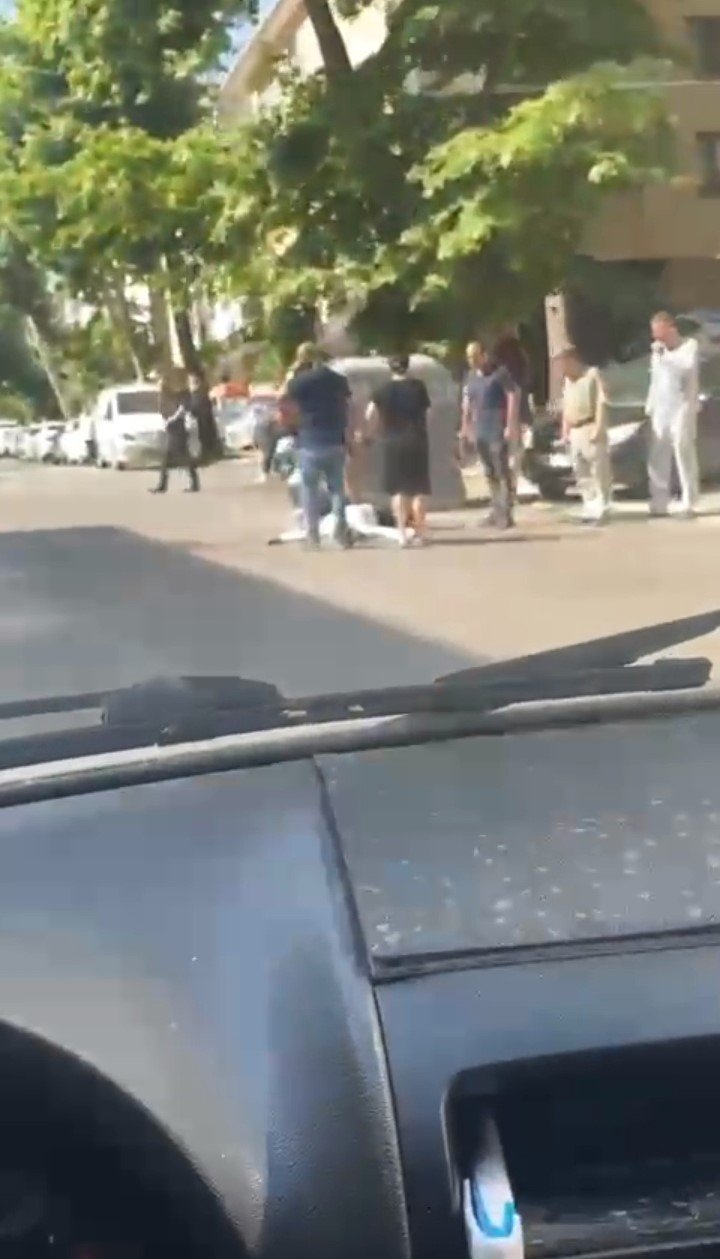 Sevgililerin babaları arasında çıkan kavga kanlı bitti: 1 yaralı