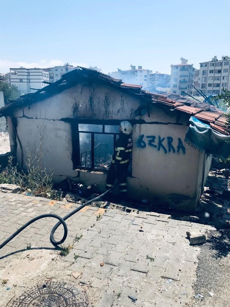 Hatay’da ev yangını