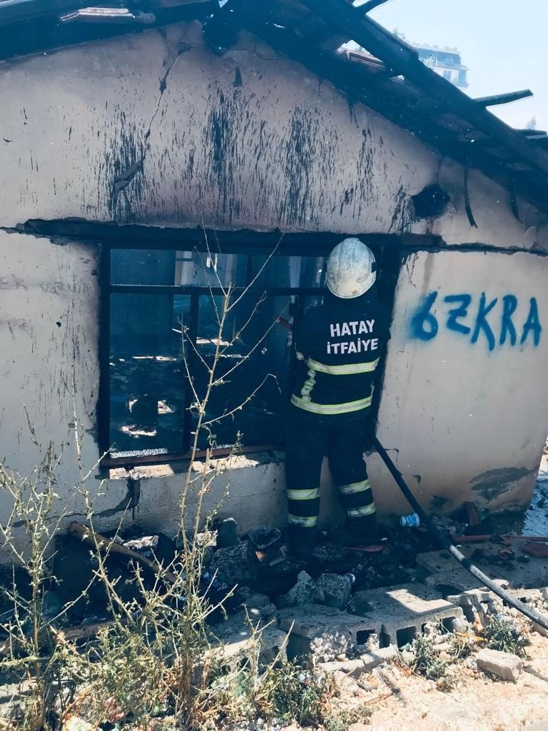 Hatay’da ev yangını